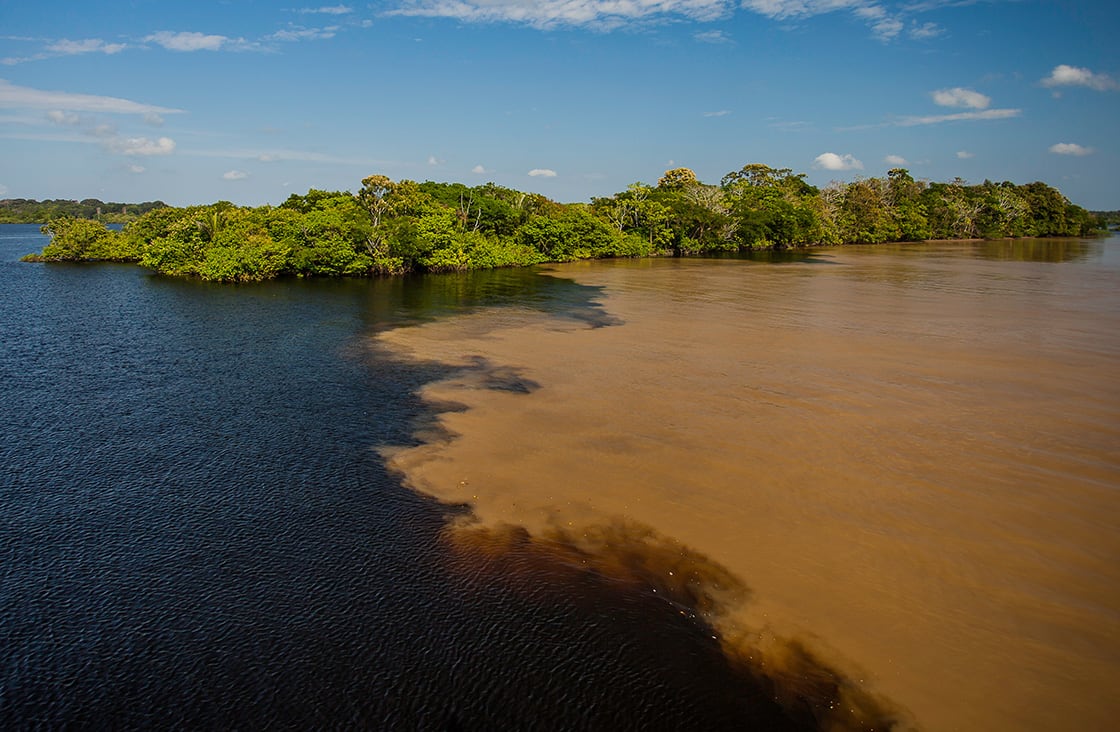 The,Meeting,Of,Black-,And,Whitewater,Amazonian,Water
