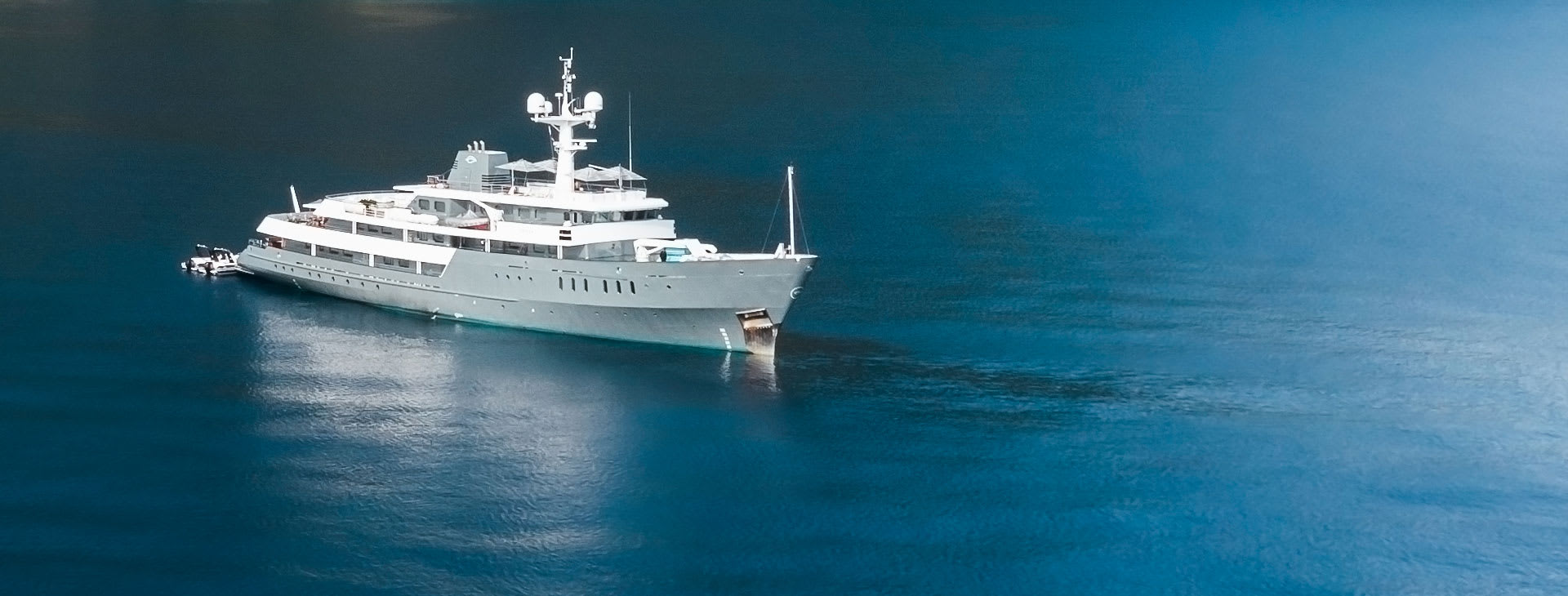 Aqua Blu at sea