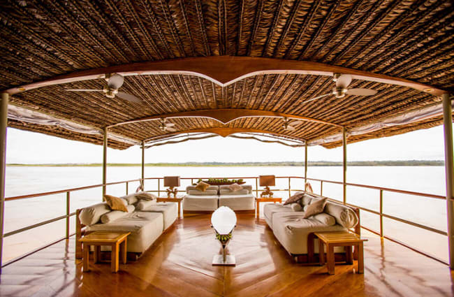 Delfin I lounge during day