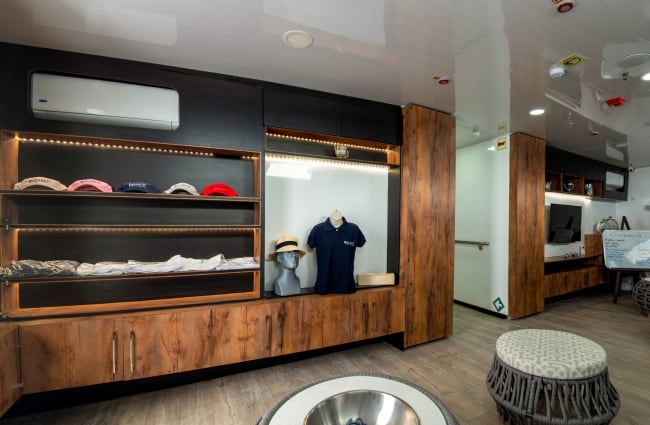 Boutique onboard