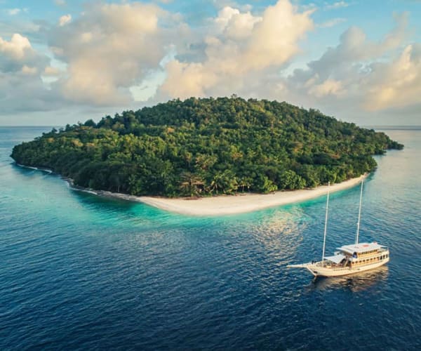 Phinisi cruise boat in Indonesia