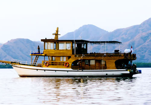 La Unua boat