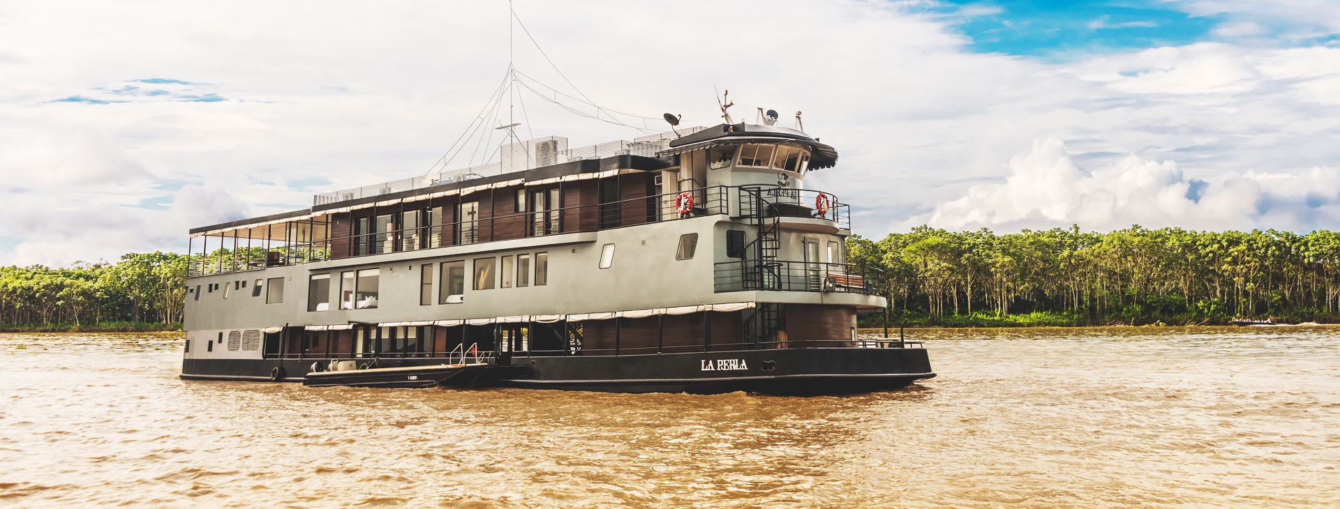 Perla on the river